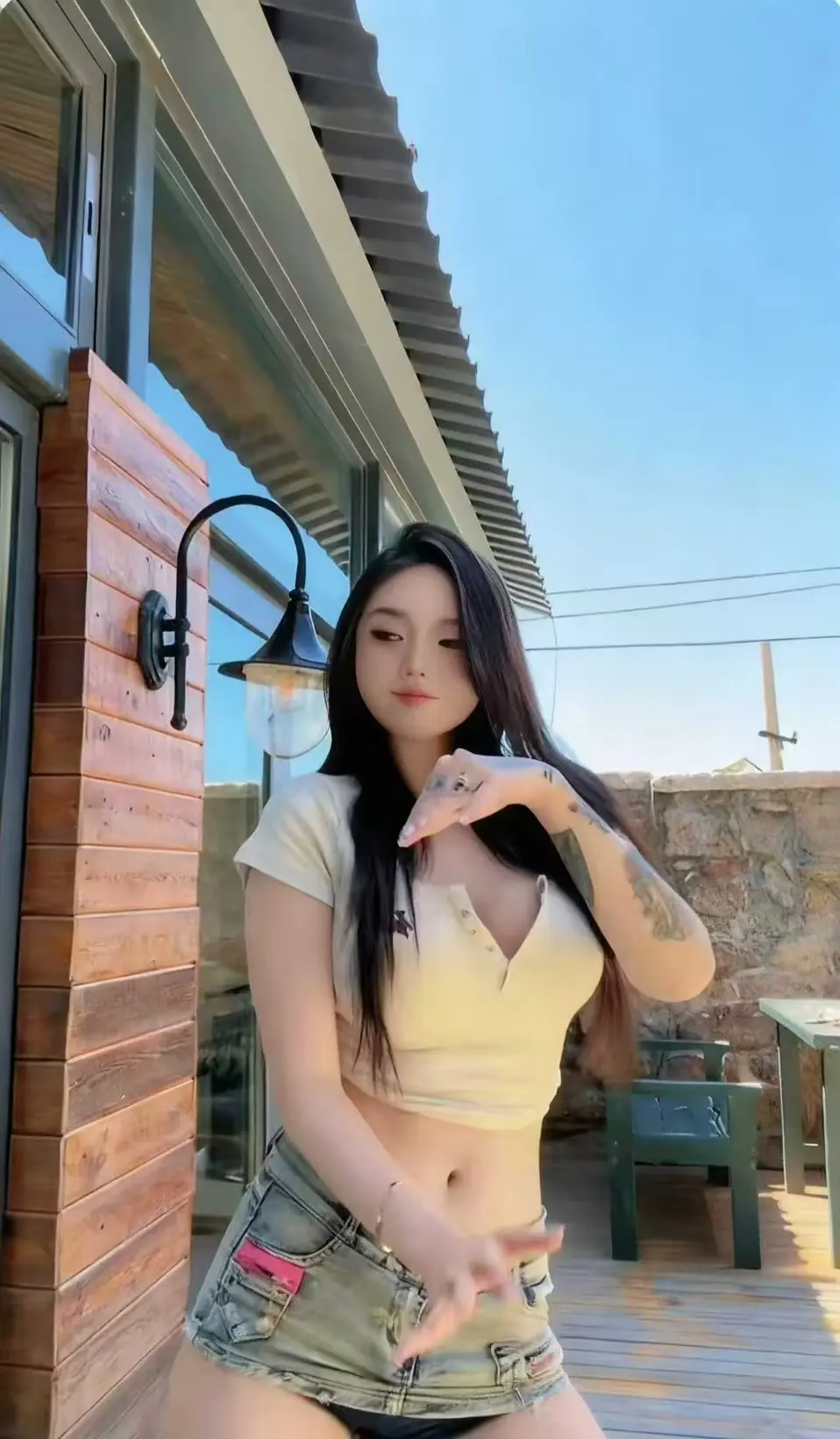 免费观看《Meena 成美男》高清全集中文版未删减版 - Meena 成美男全集在线看 - 无广告播放网盘资源