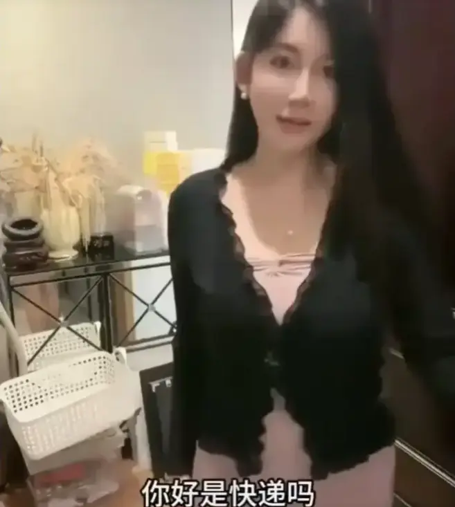 《百万网红李雅粉反差合集》相关资源图片