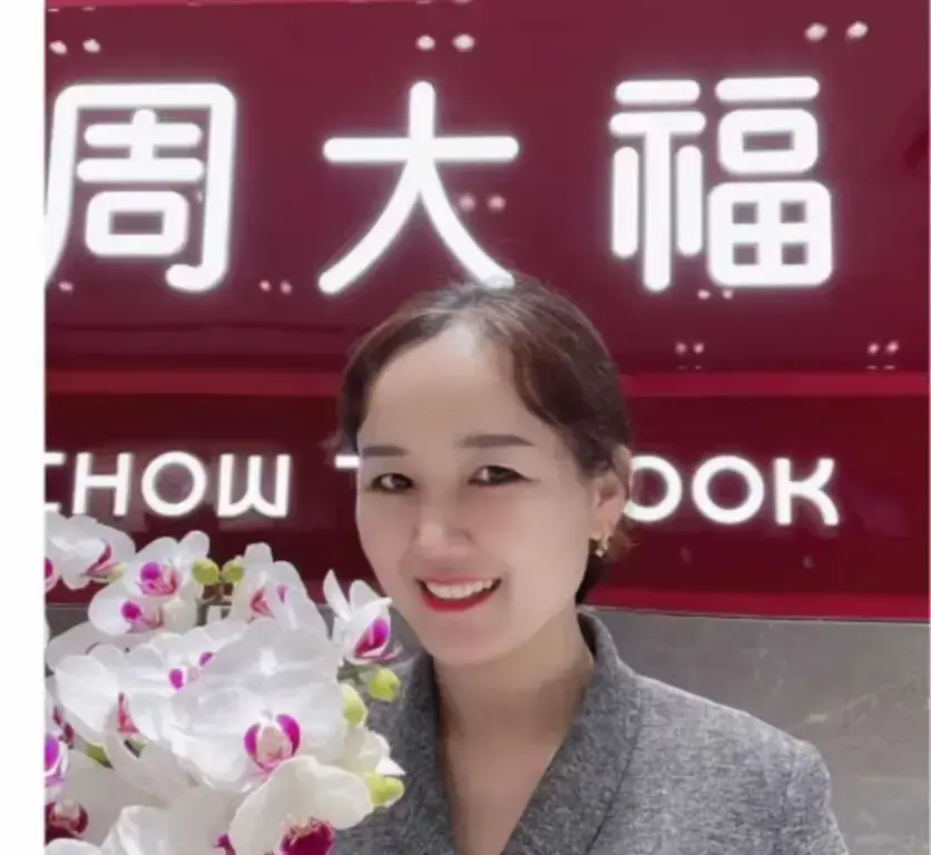 盐城周大福一拖三事件全程回顾-射阳门店现场直击高清视频-周大福盐城射阳门店一拖三事件完整版在线观看