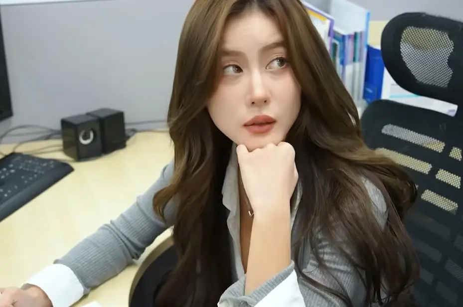 《女上司》未删减完整版HD中字高清免费在线观看-菲律宾剧情片女上司高清完整版在线播放-一场权力的置换