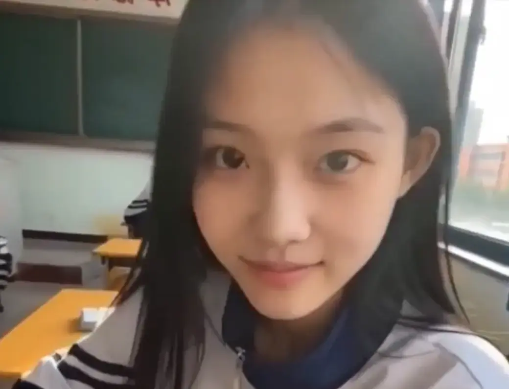 《我的十八岁女友》无删减版在线播放_黄果AI短剧高甜治愈4K蓝光画质_免费在线观看极速加载追完又想谈恋爱了结局太甜